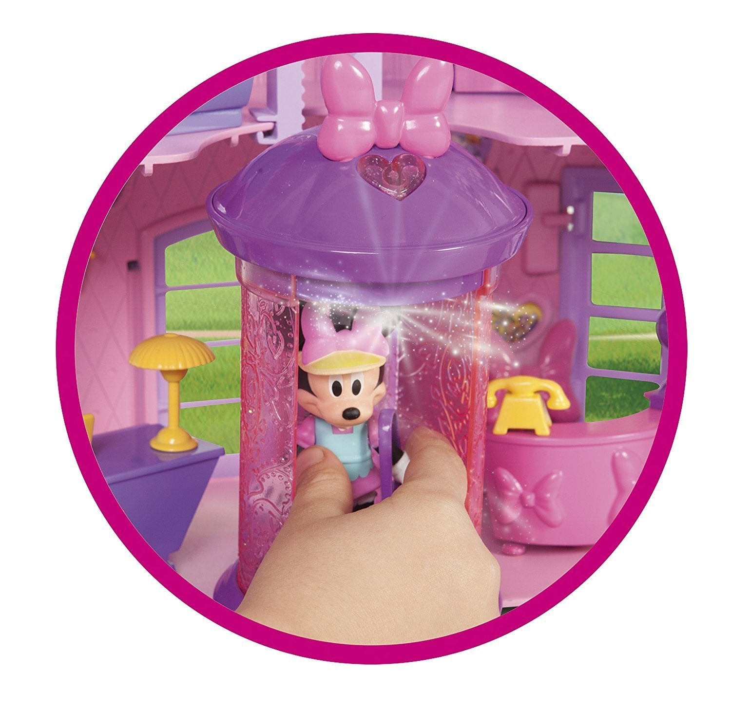Casuta Minnie si ajutoarele abile