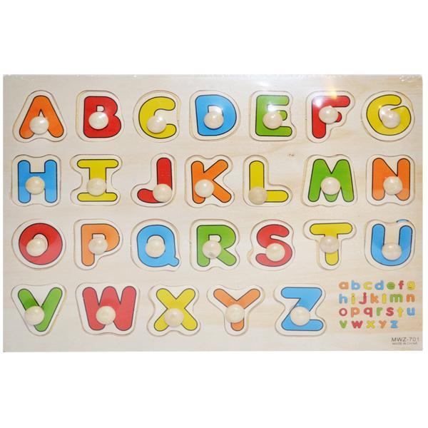 Joc cu litere de lemn pe placa