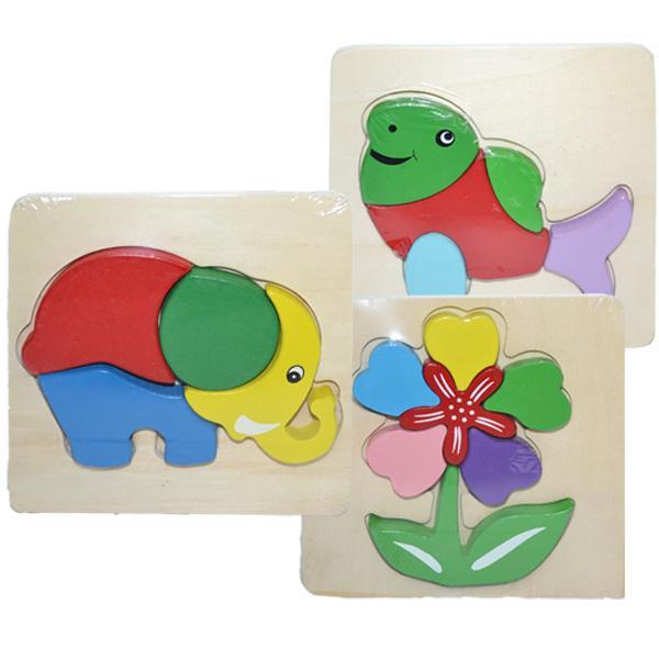 Puzzle de lemn pe placa